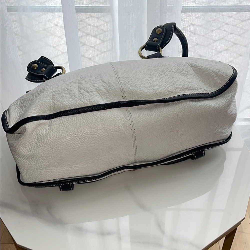 Stylish White and Navy Women's Handbag - Picture 4 of 16